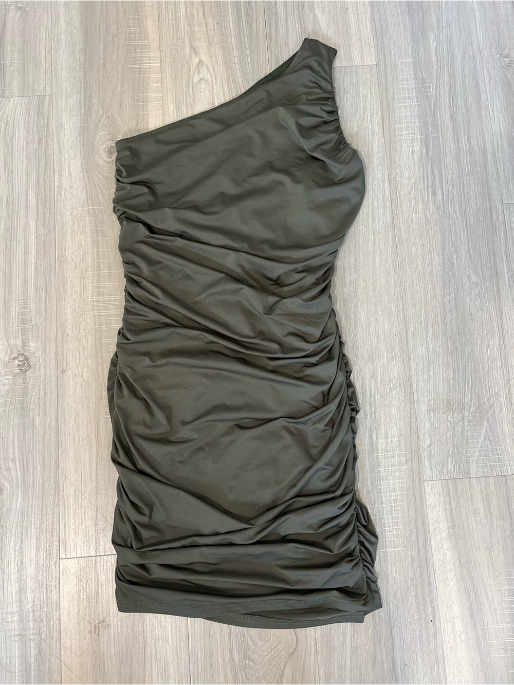 NWOT Pretty Garden One-Shoulder Ruched Dress